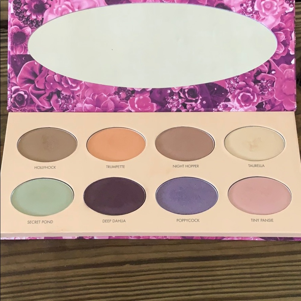 NEW Tarina Tarantino Eye Shadow Palette